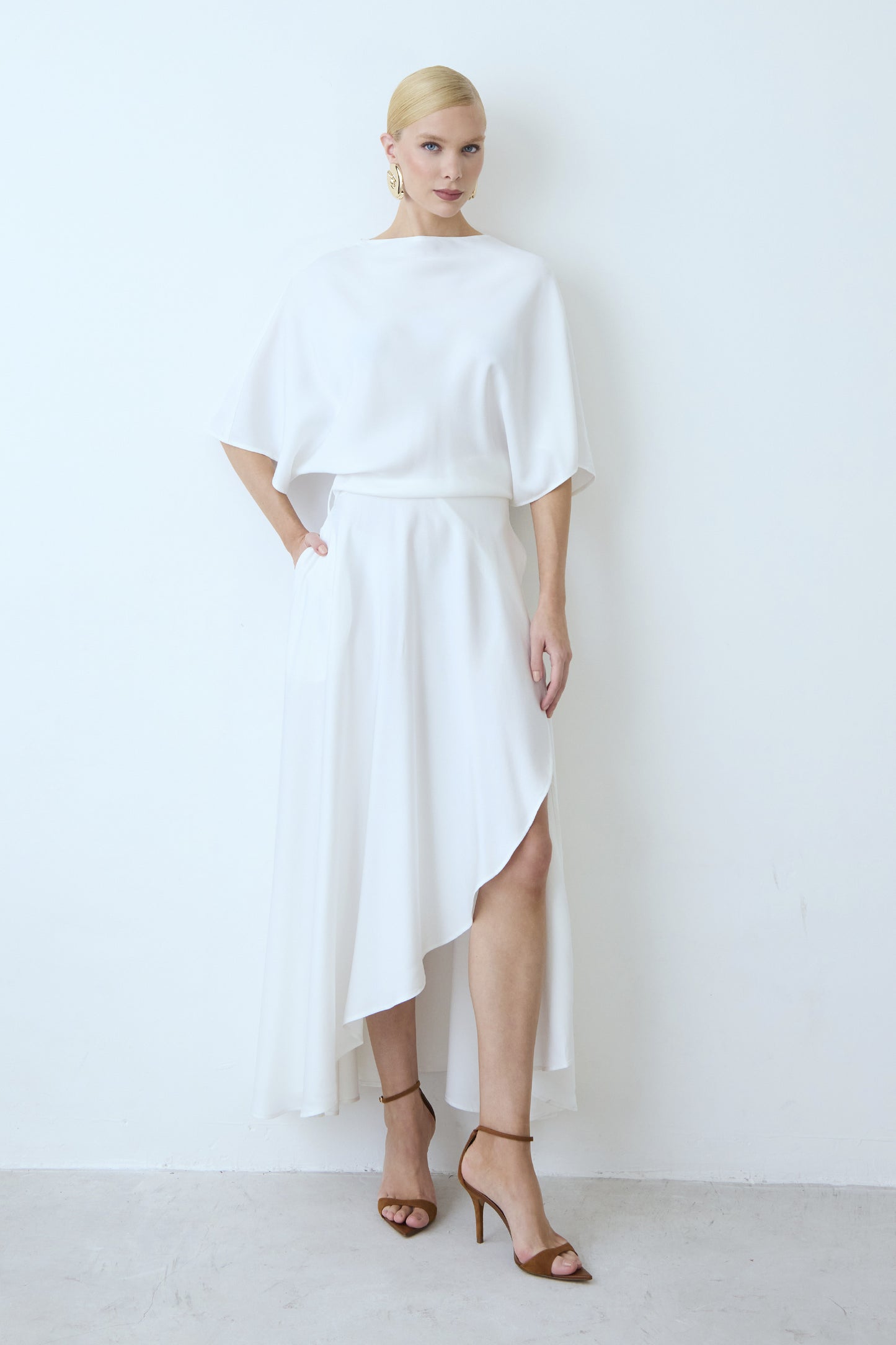 VESTIDO MIDI FLUIDO COM TRANSPASSE SAIA OFF WHITE