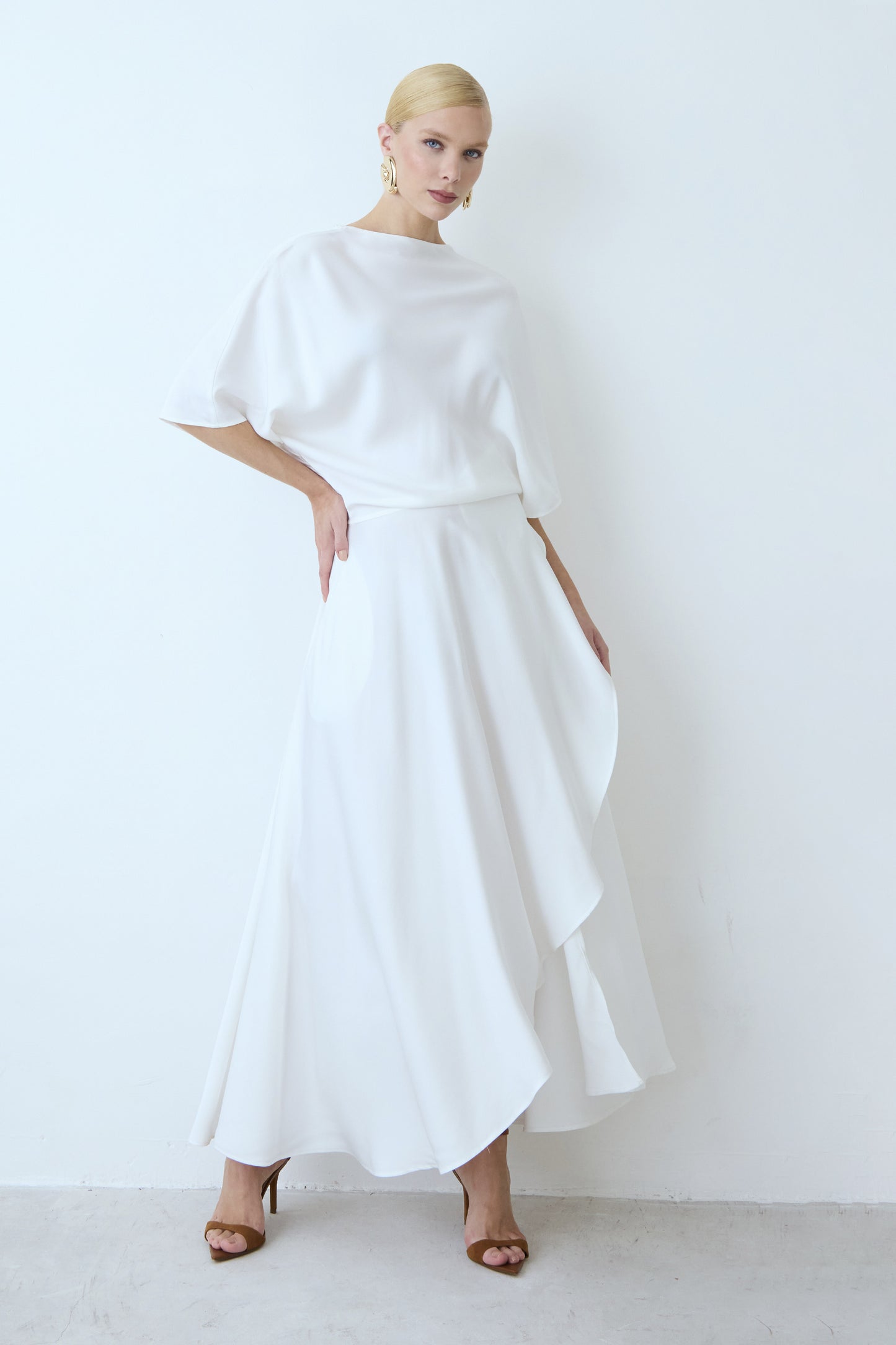 VESTIDO MIDI FLUIDO COM TRANSPASSE SAIA OFF WHITE