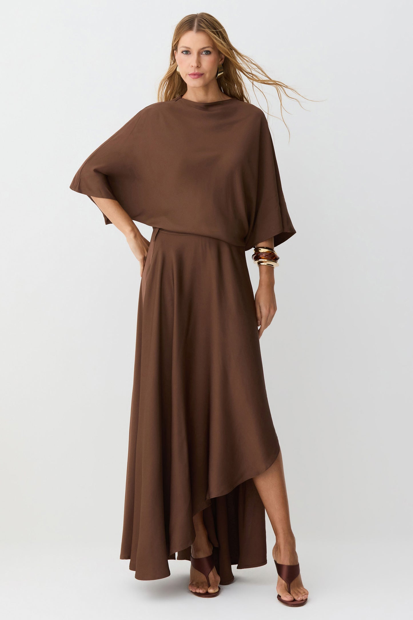 VESTIDO MIDI FLUIDO COM TRANSPASSE SAIA MARROM