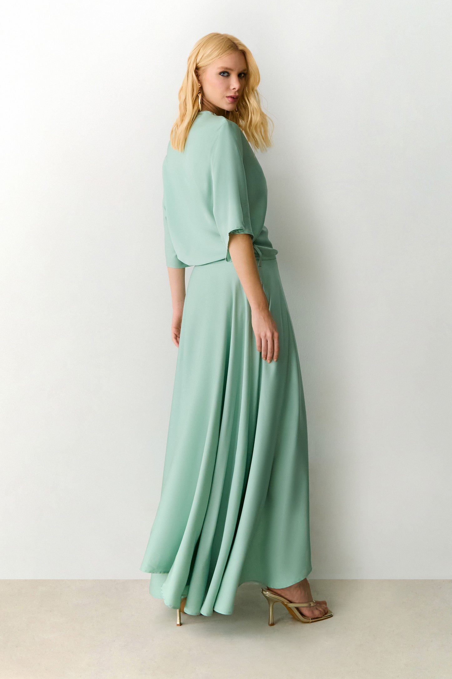 VESTIDO MIDI FLUIDO COM TRANSPASSE SAIA VERDE MINT