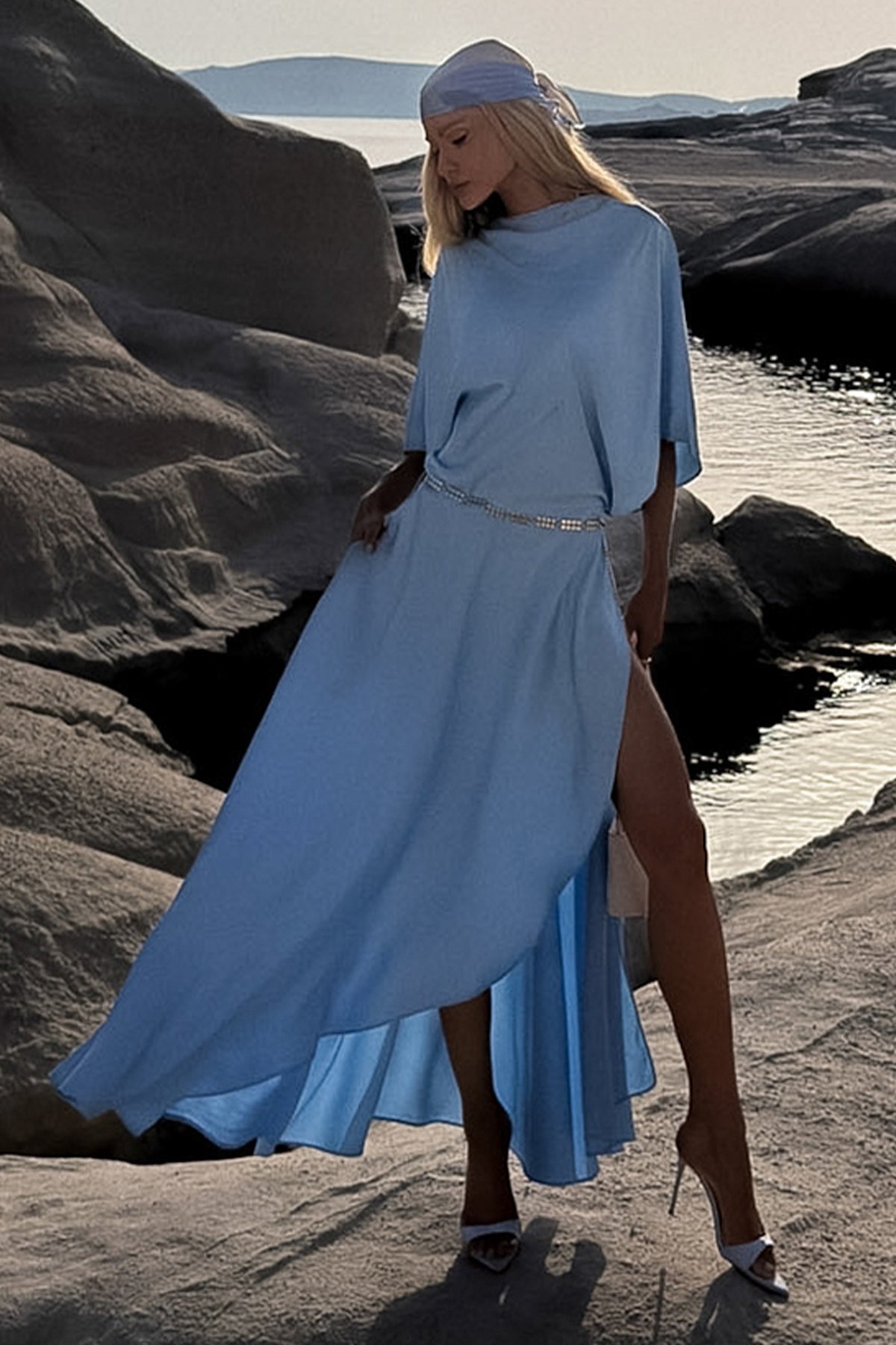 VESTIDO MIDI FLUIDO COM TRANSPASSE SAIA AZUL BEBE