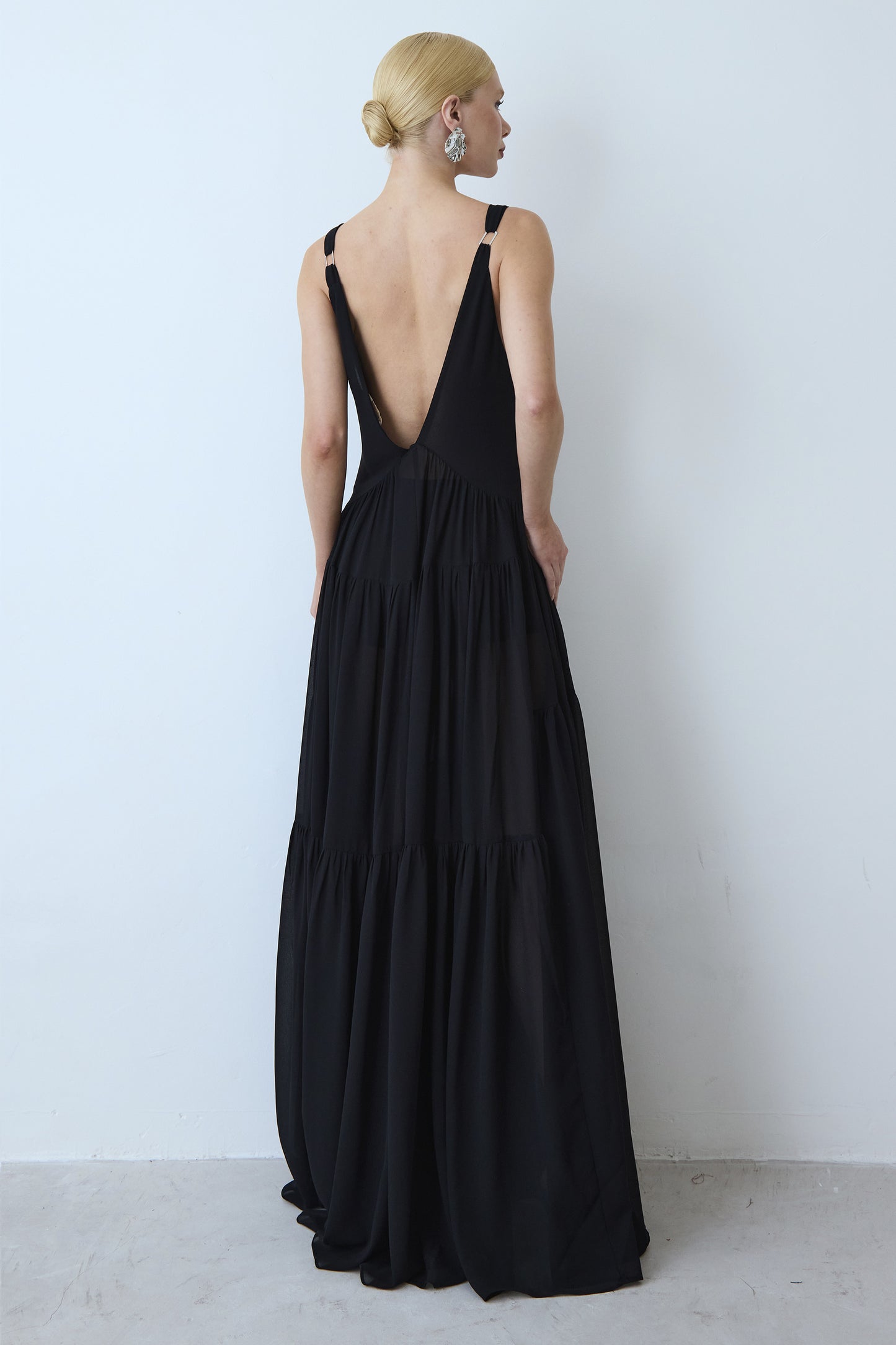 VESTIDO LONGO FLUIDO DECOTE V COM RECORTES FRANZIDOS PRETO