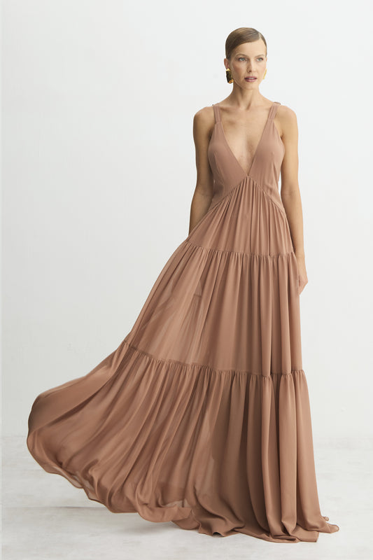 VESTIDO LONGO FLUIDO DECOTE V COM RECORTES FRANZIDOS CARAMELO