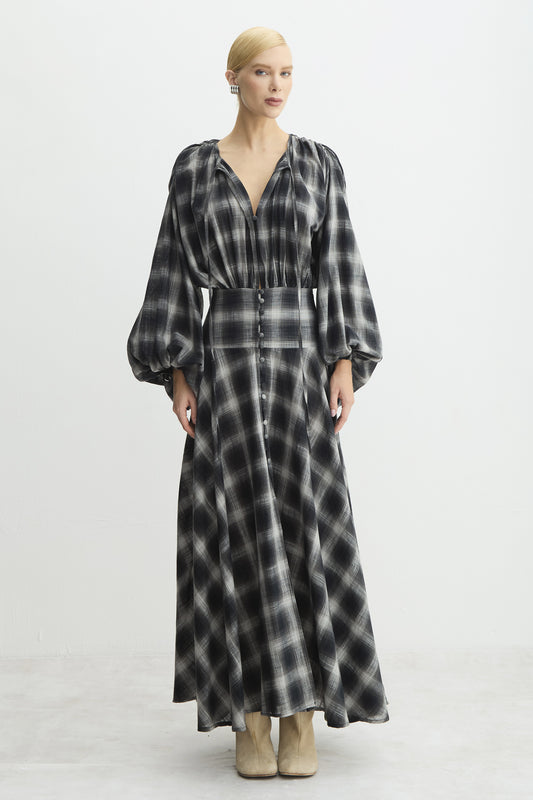 VESTIDO LONGO MANGAS BUFANTES COS LARGO BOTOES FRONTAL PRETO