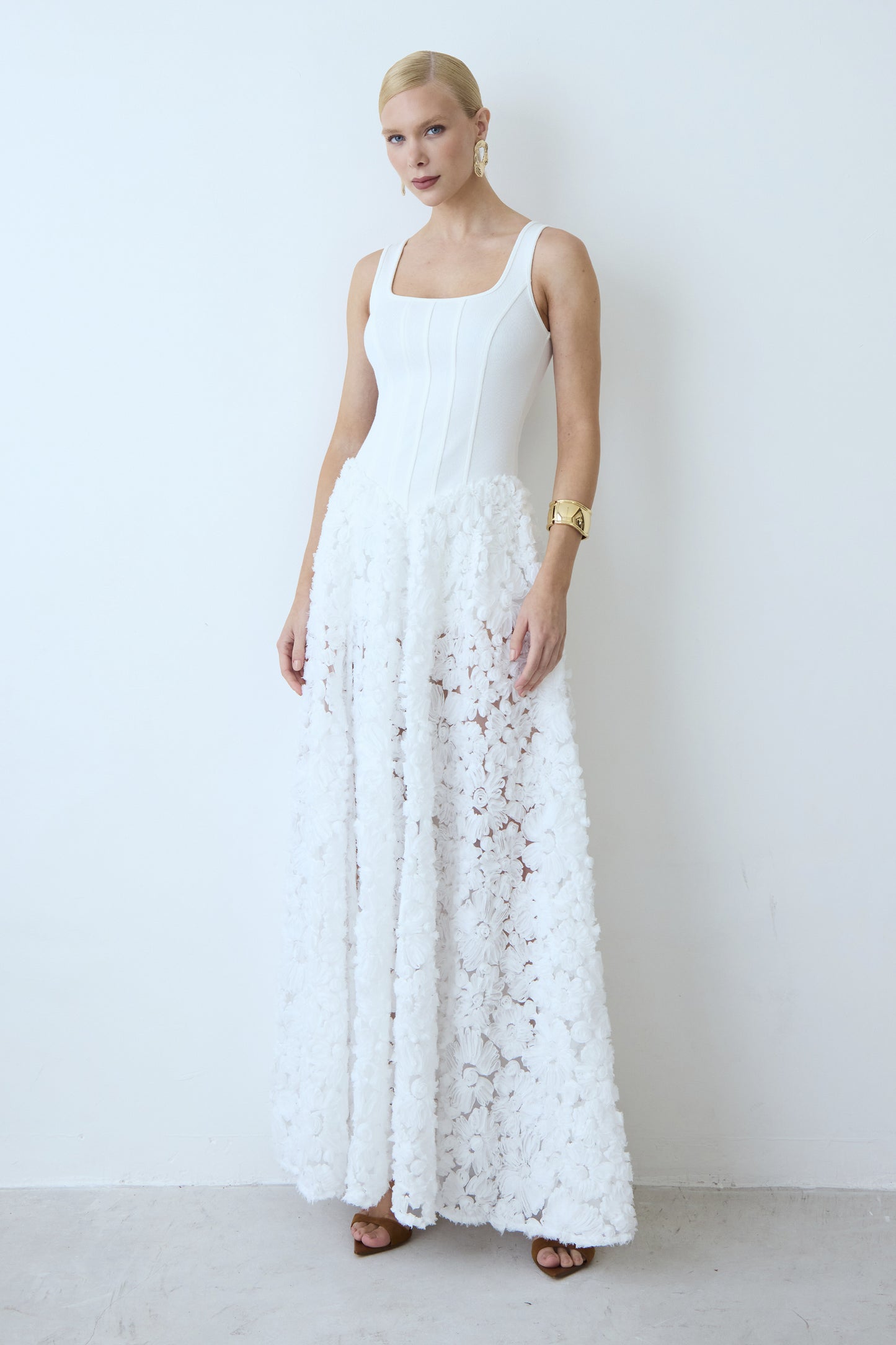 VESTIDO MIDI ESTRUTURADO EM TULE COM FENDA OFF WHITE
