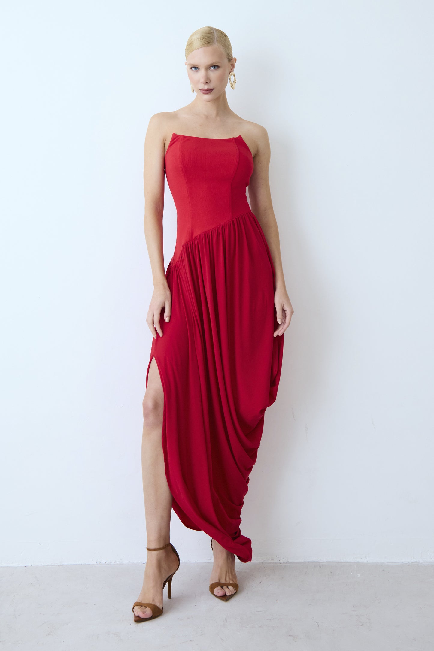 VESTIDO MIDI RECORTE DIAGONAL CINTURA BARRA BALONE VERMELHO