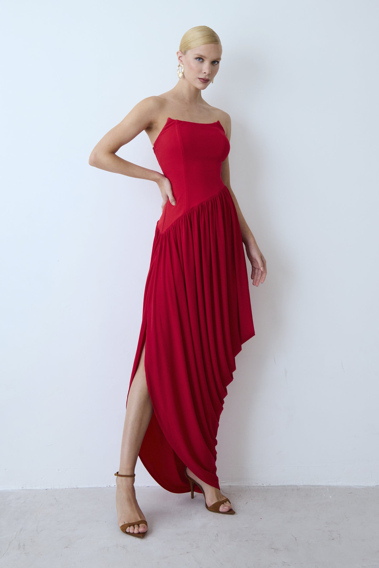 VESTIDO MIDI RECORTE DIAGONAL CINTURA BARRA BALONE VERMELHO