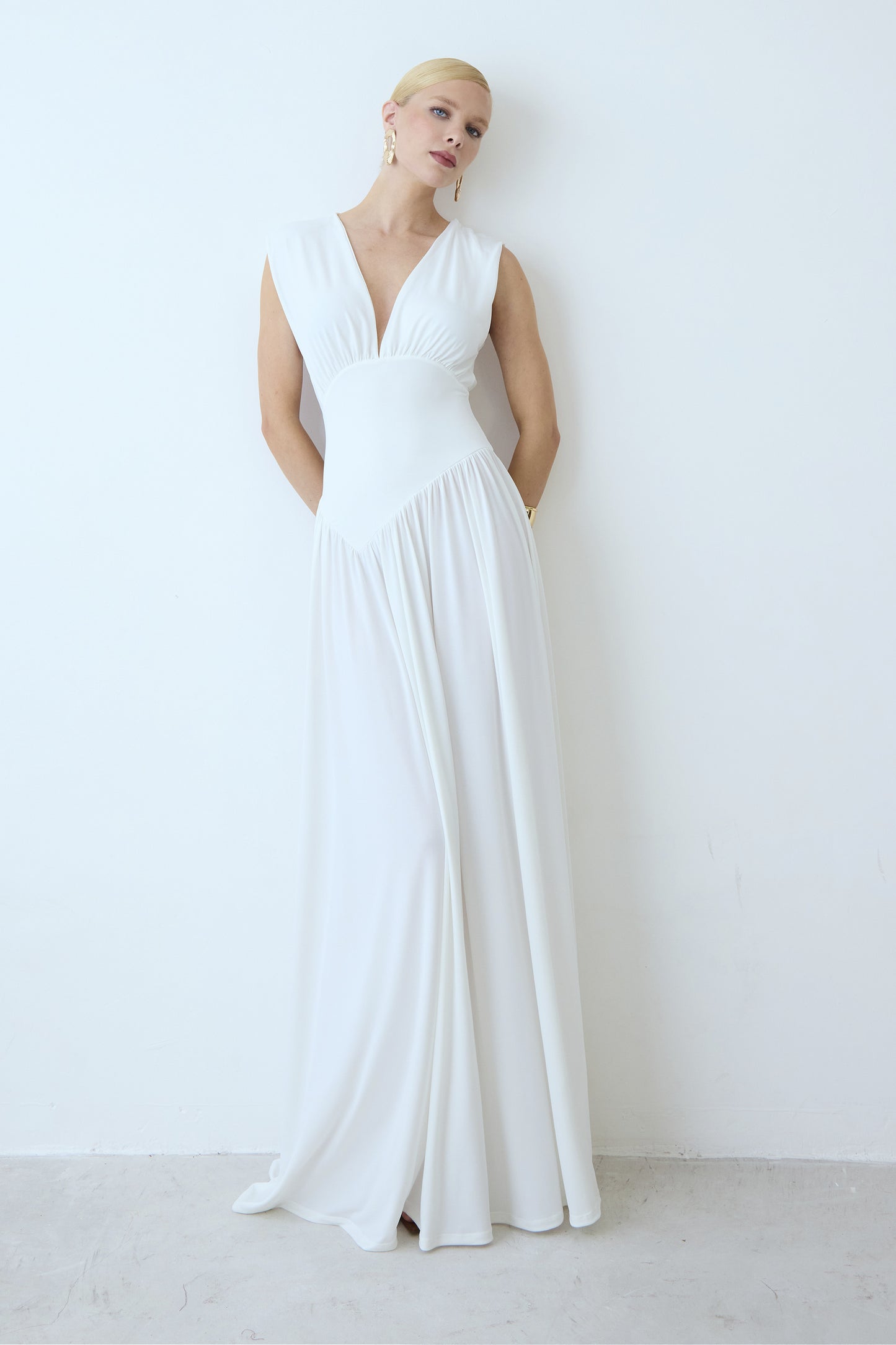 VESTIDO LONGO ACINTURADO DECOTE V PROFUNDO BARRA FLUIDA OFF WHITE