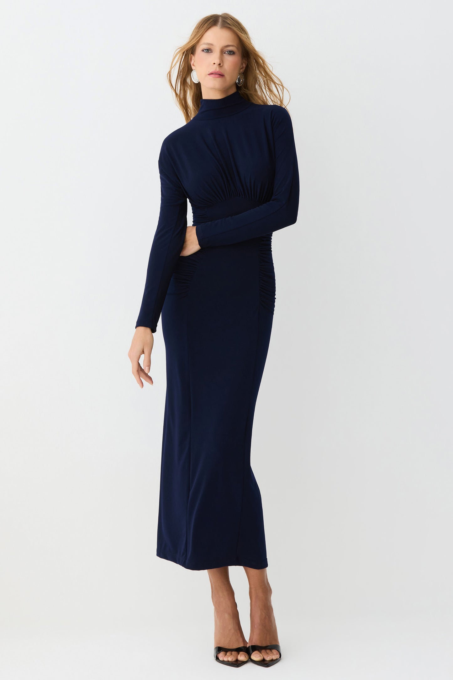 VESTIDO MIDI GOLA ALTA FRANZIDOS LATERAIS E COSTAS AZUL MARINHO