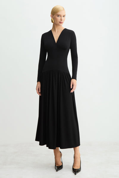 VESTIDO MIDI ALONGADO ACINTURADO BARRA AMPLA DECOTE V PRETO
