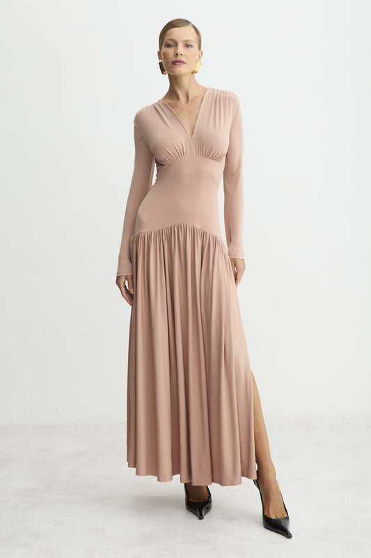 VESTIDO MIDI ALONGADO ACINTURADO BARRA AMPLA DECOTE V MOCHA MOUSSE