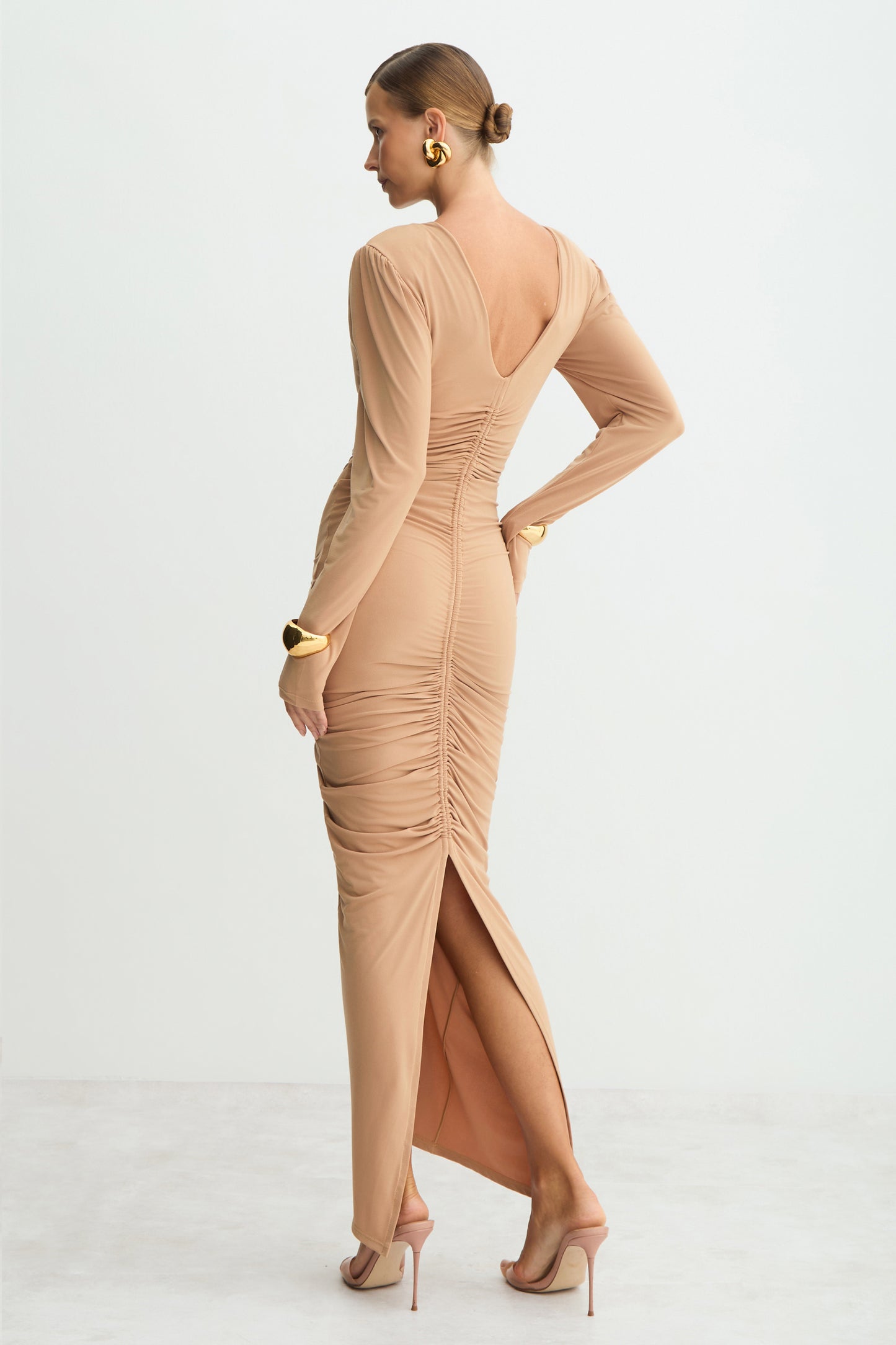 VESTIDO MIDI FRANZIDOS FRENTE E COSTAS BEGE CAMELO