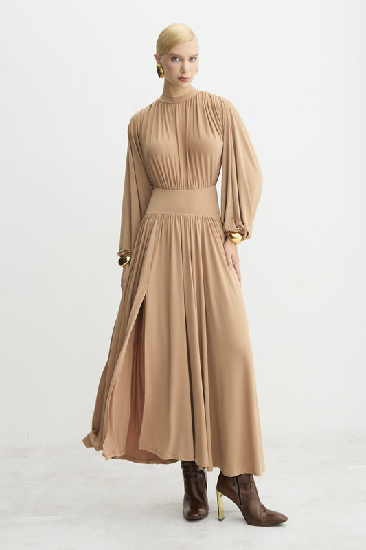 VESTIDO MIDI MANGAS BUFANTES COS LARGO BARRA FLUIDA BEGE CAMELO