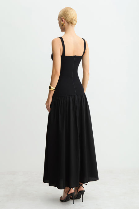 VESTIDO MIDI CORPO AJUSTADO E ALONGADO COM SAIA AMPLA PRETO