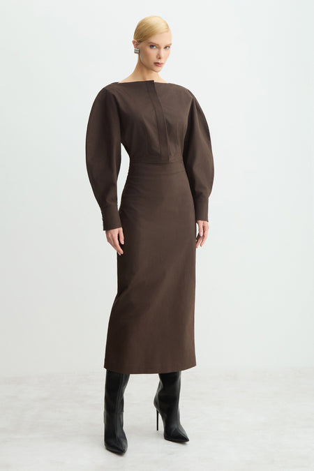 VESTIDO MIDI ESTRUTURADO  MANGAS AMPLAS ARREDONDADAS MARROM DARK