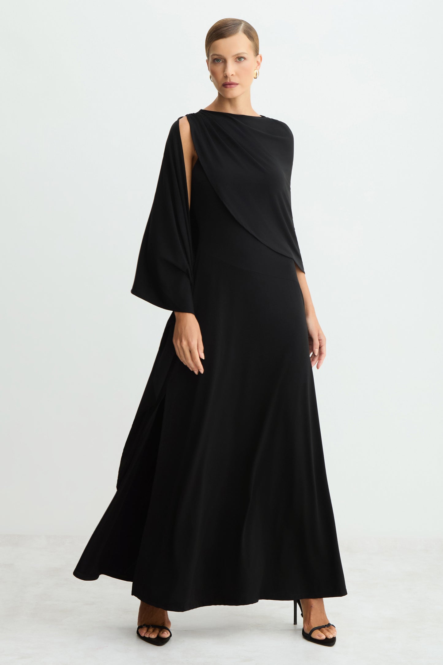 VESTIDO MIDI ALONGADO FLUIDO SOBREPOSICAO ASSIMETRICA PRETO
