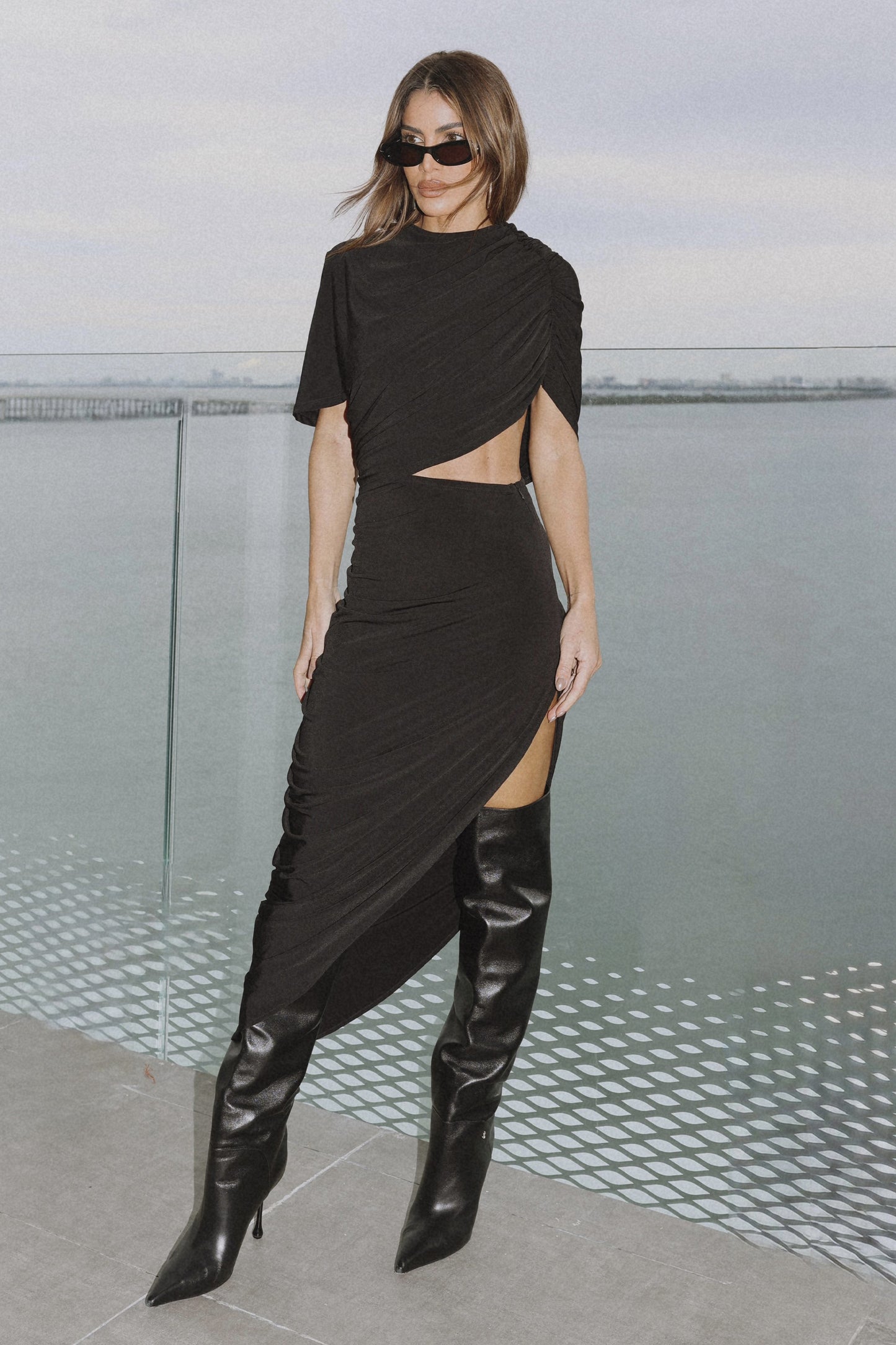 VESTIDO MIDI SOBREPOSICAO FLUIDA BUSTO BARRA BALONE PRETO