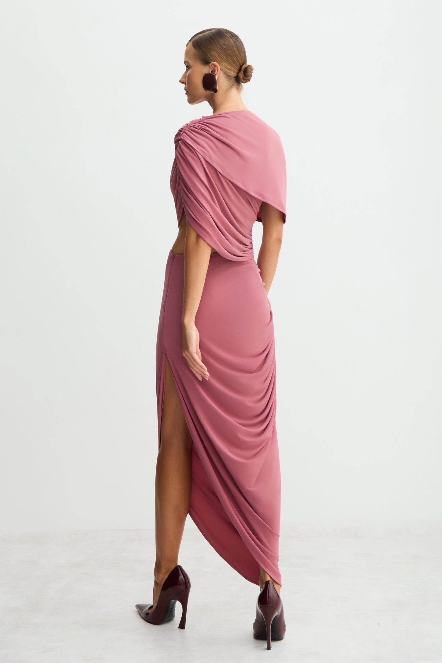 VESTIDO MIDI SOBREPOSICAO FLUIDA BUSTO BARRA BALONE UVA