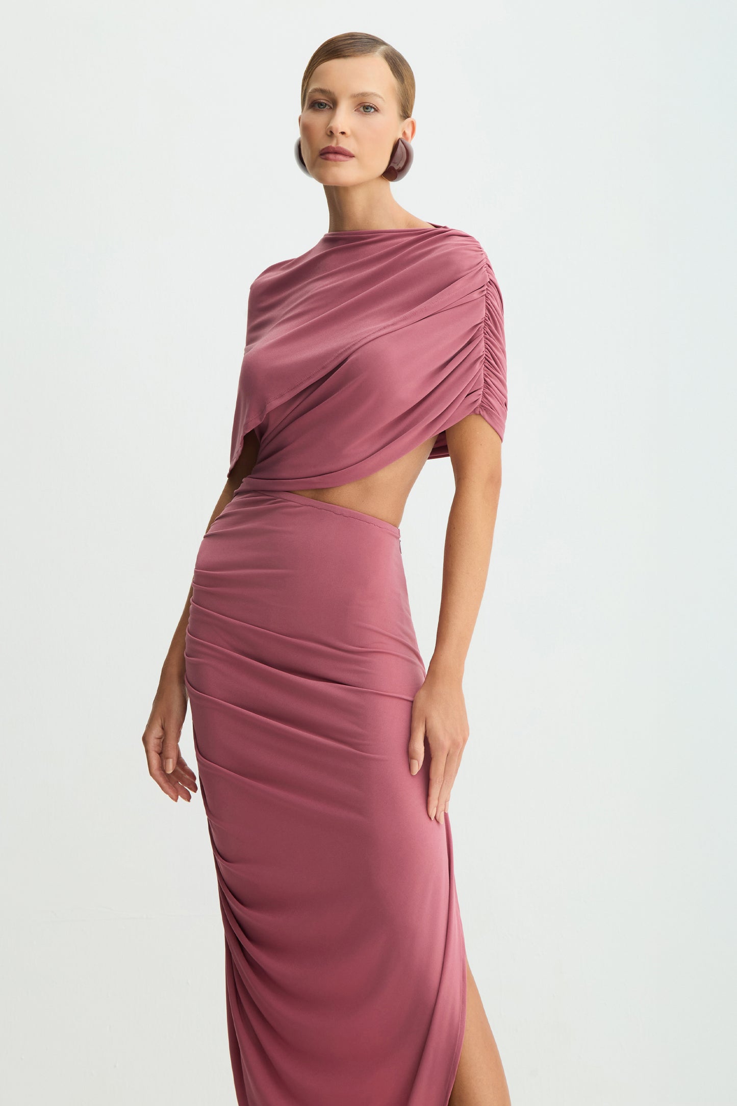 VESTIDO MIDI SOBREPOSICAO FLUIDA BUSTO BARRA BALONE UVA
