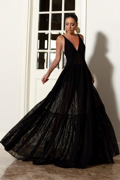 VESTIDO LONGO DECOTE V PROFUNDO EM RENDA BARRA AMPLA PRETO