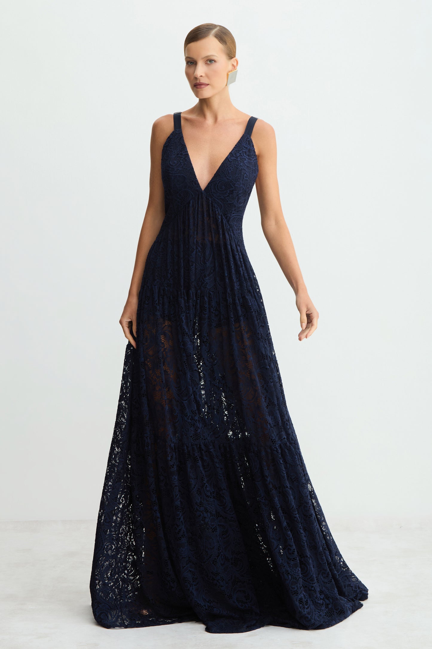 VESTIDO LONGO DECOTE V PROFUNDO EM RENDA BARRA AMPLA AZUL MARINHO