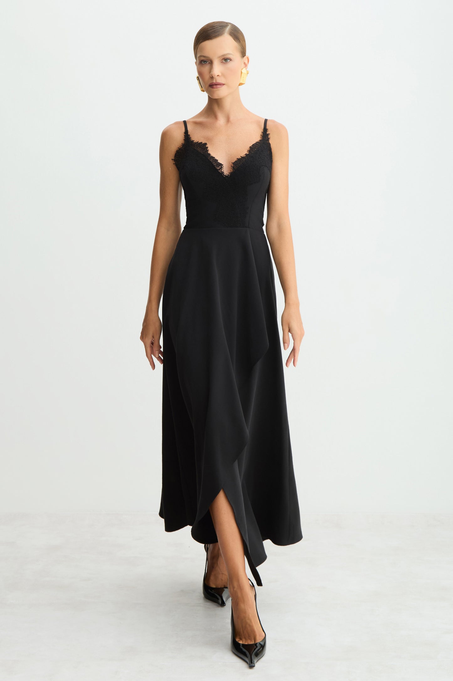 VESTIDO MIDI RENDA BUSTO COM SOBREPOSICAO SAIA PRETO