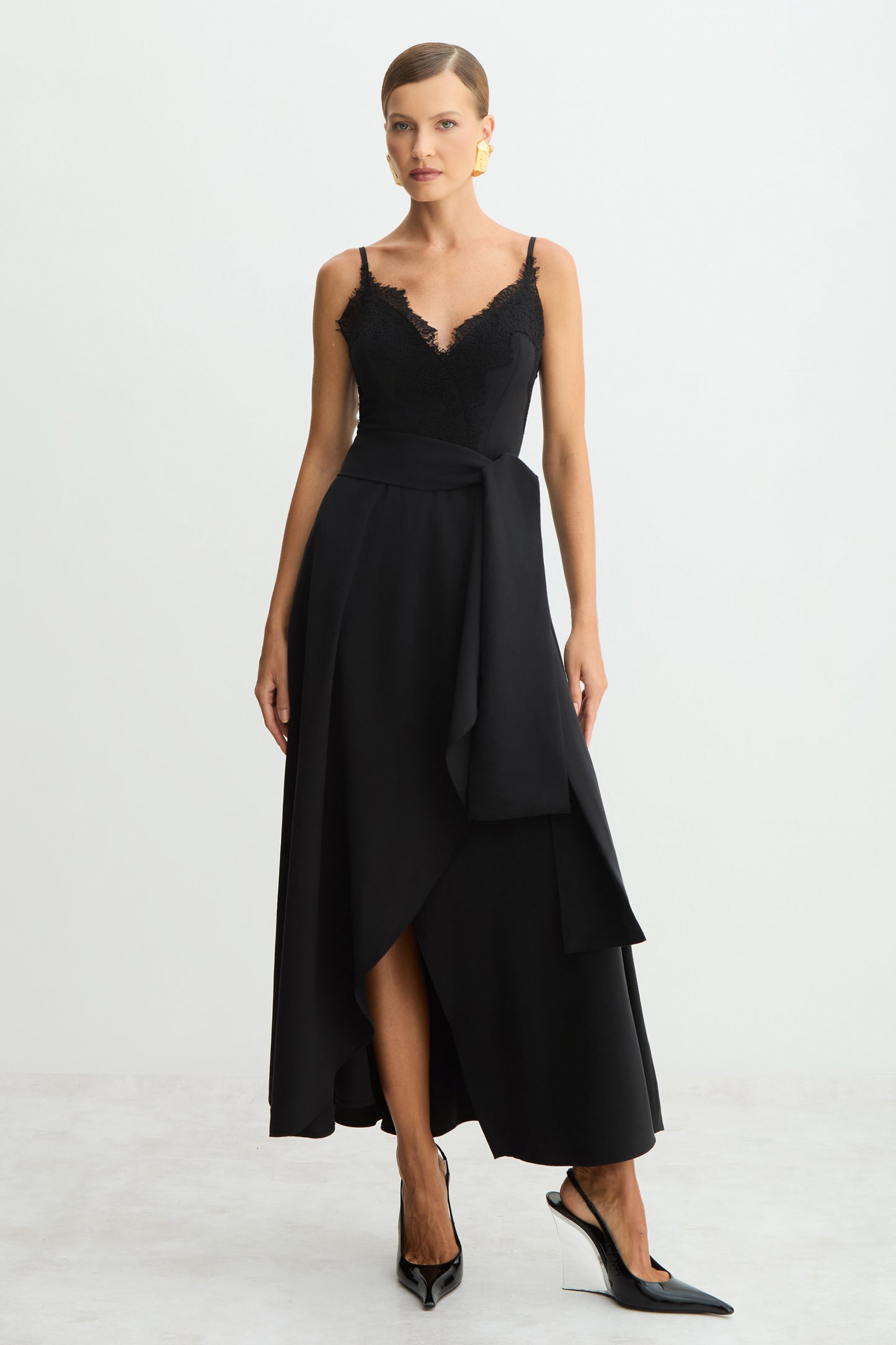 VESTIDO MIDI RENDA BUSTO COM SOBREPOSICAO SAIA PRETO
