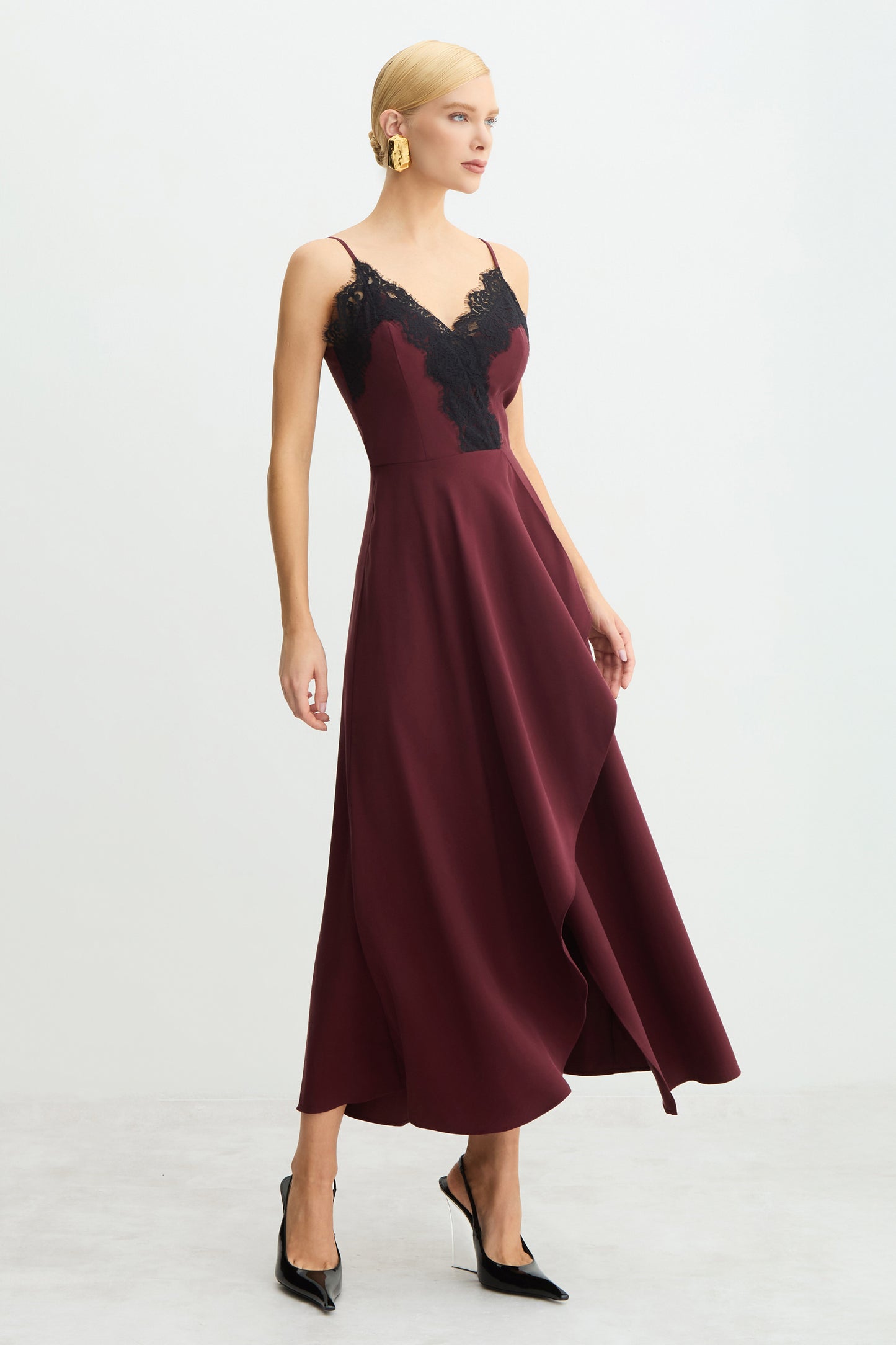 VESTIDO MIDI RENDA BUSTO COM SOBREPOSICAO SAIA VINHO