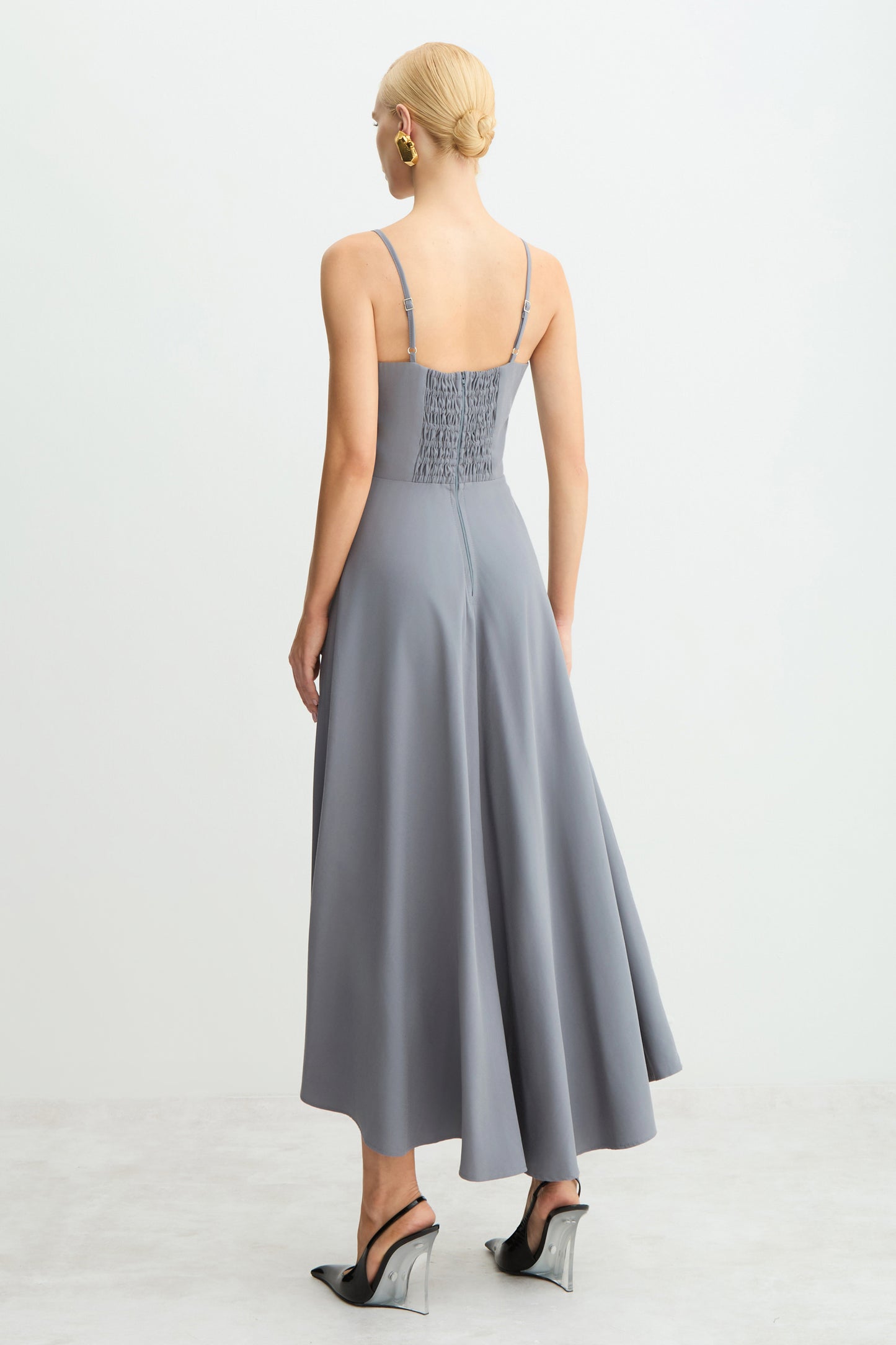 VESTIDO MIDI RENDA BUSTO COM SOBREPOSICAO SAIA CINZA