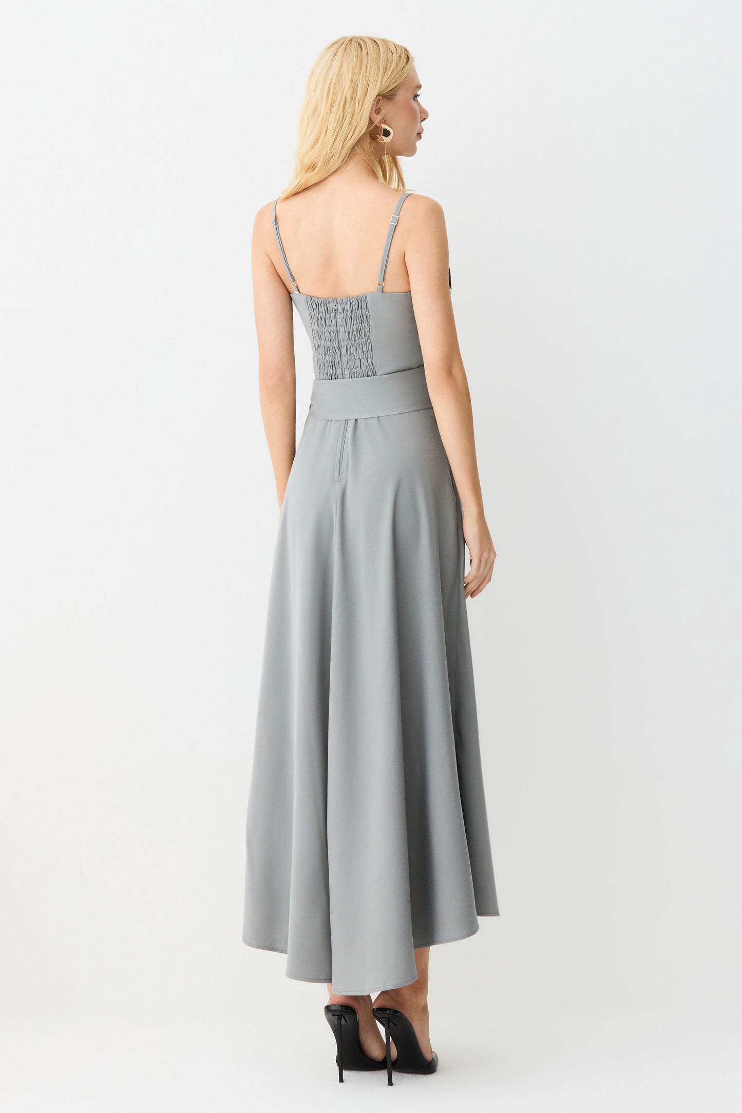 VESTIDO MIDI RENDA BUSTO COM SOBREPOSICAO SAIA CINZA MINERIO