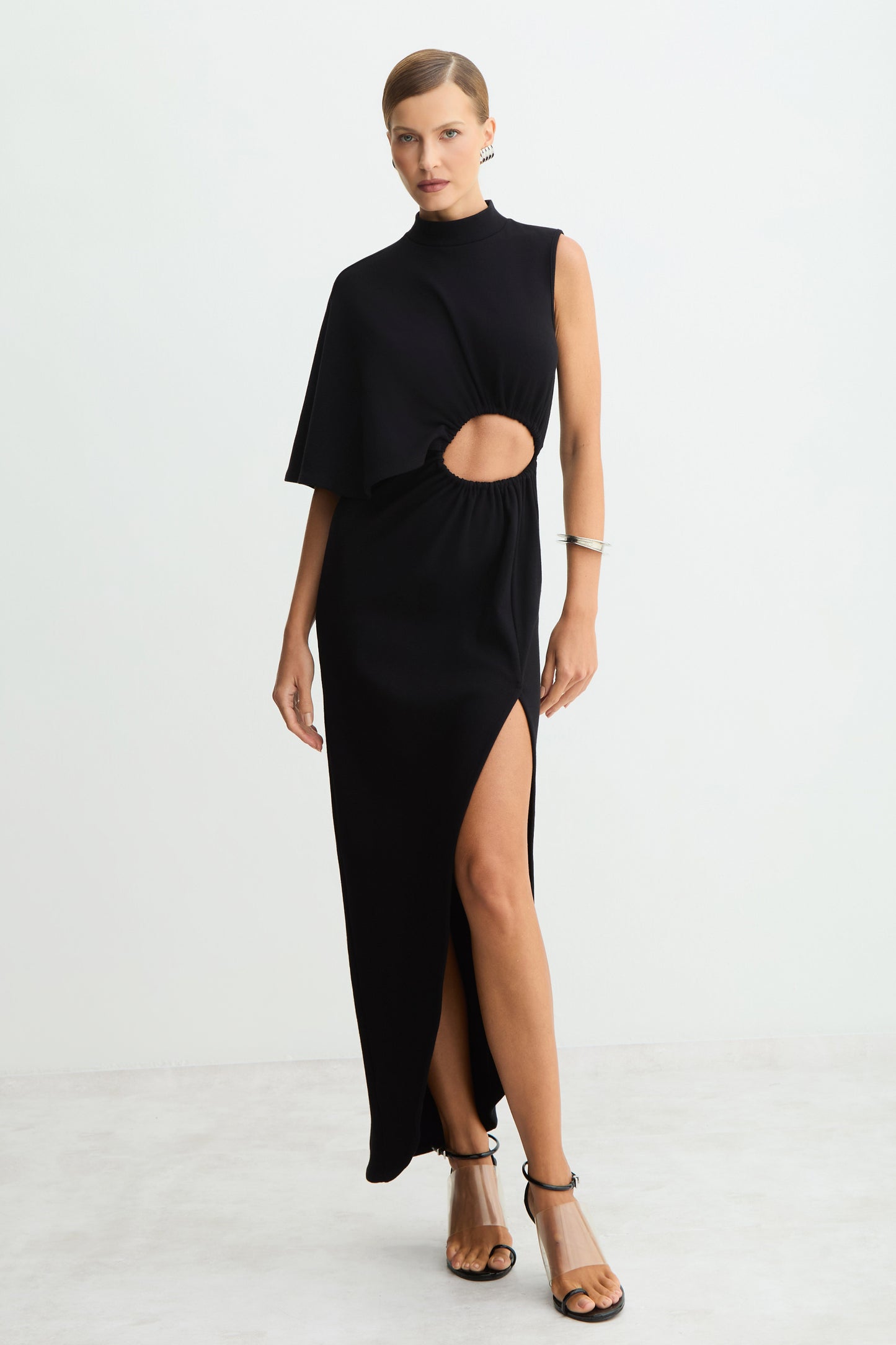 VESTIDO MIDI GOLA ALTA ABERTURA FRONTAL COM FRANZIDOS PRETO