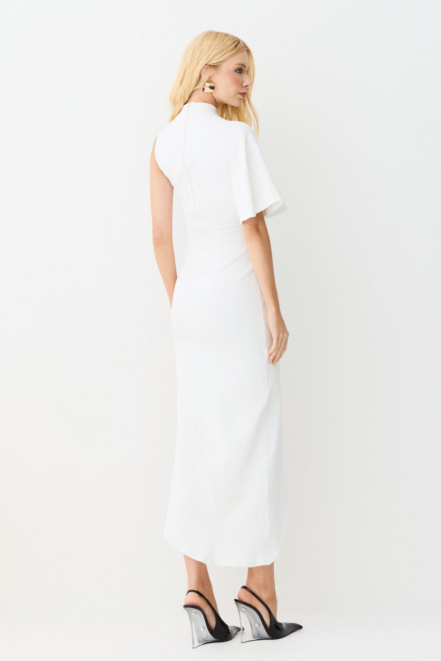 VESTIDO MIDI GOLA ALTA ABERTURA FRONTAL COM FRANZIDOS OFF WHITE