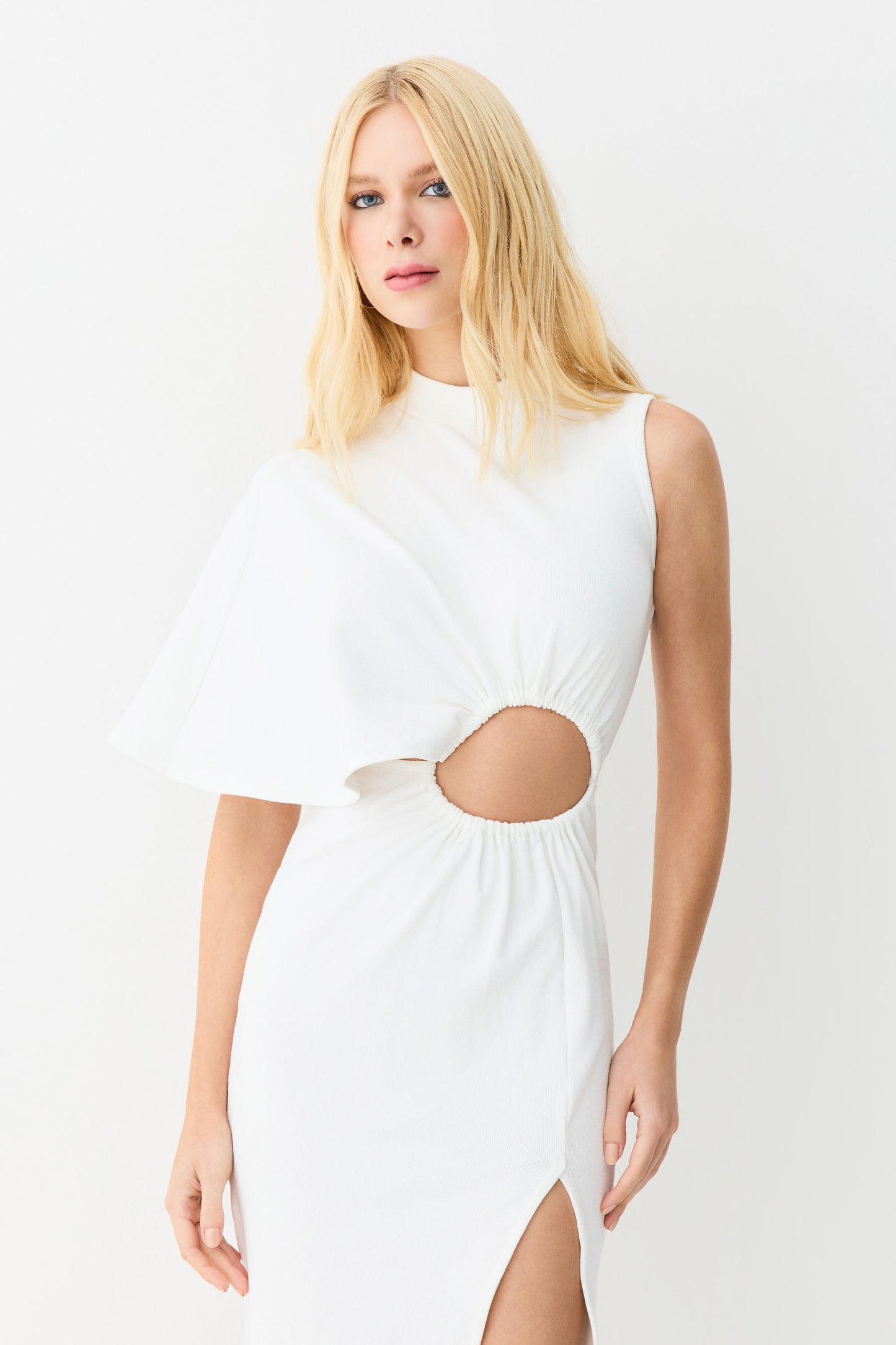 VESTIDO MIDI GOLA ALTA ABERTURA FRONTAL COM FRANZIDOS OFF WHITE