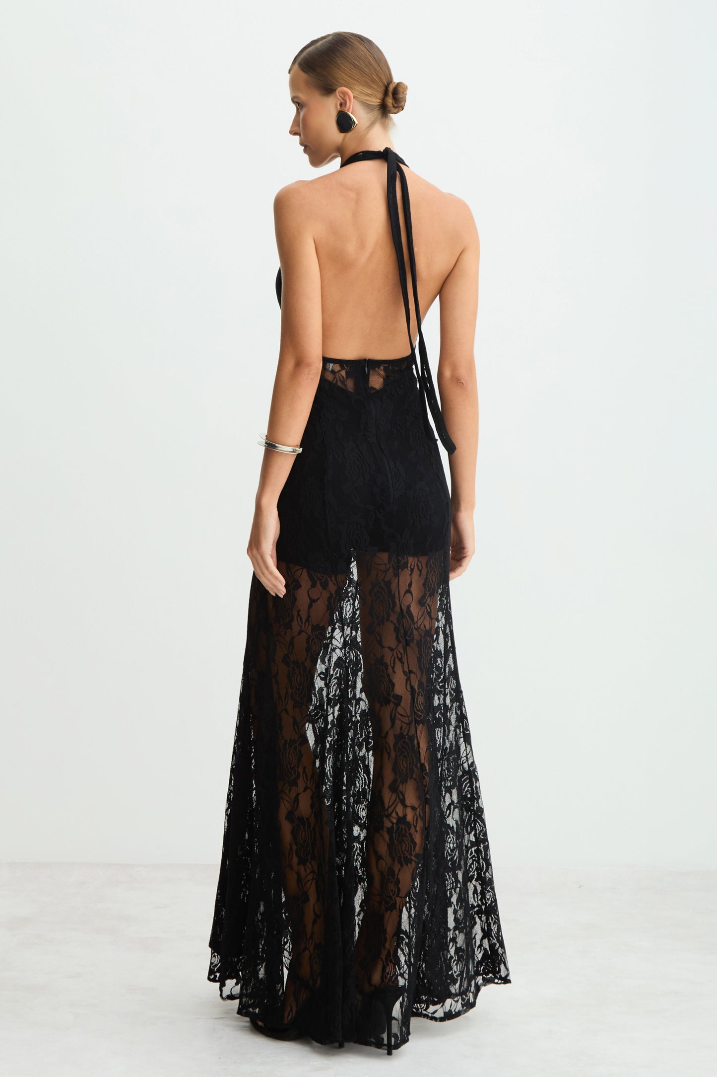 VESTIDO MIDI FRENTE UNIICA DECOTE PROFUNDO EM RENDA PRETO