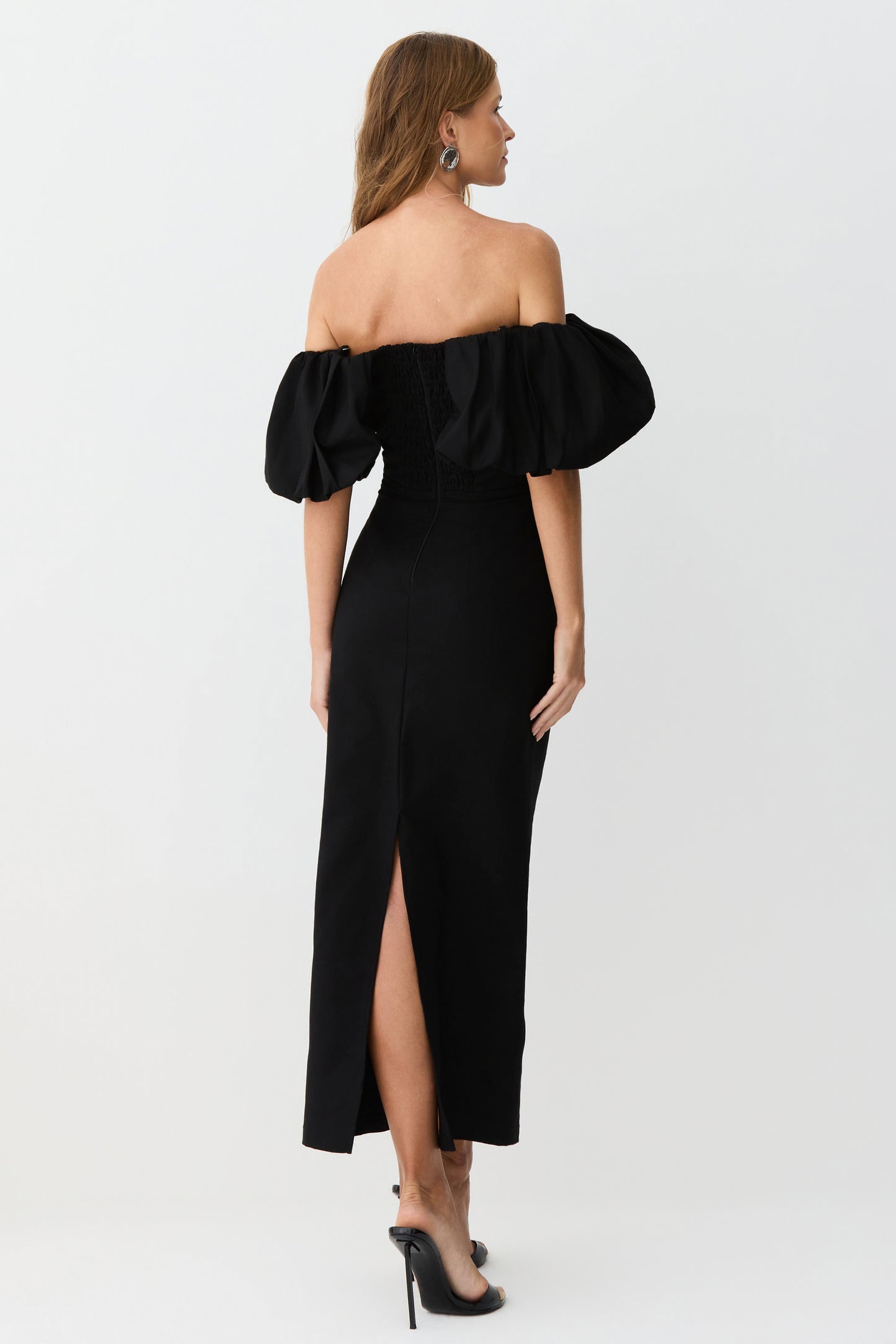 VESTIDO MIDI OMBRO A OMBRO MANGAS BUFANTES ESTRUTURADO PRETO
