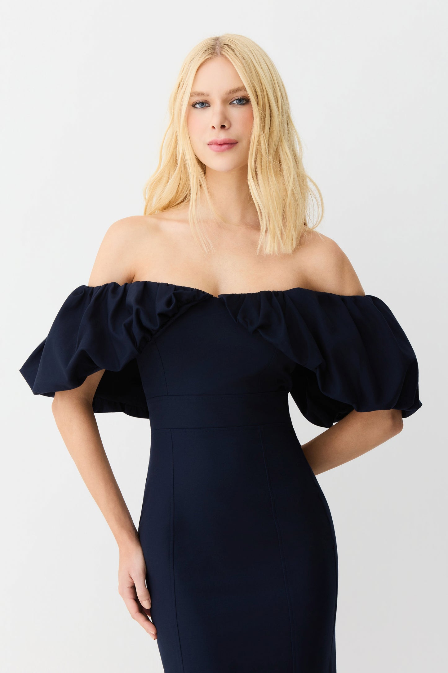 VESTIDO MIDI OMBRO A OMBRO MANGAS BUFANTES ESTRUTURADO AZUL MARINHO