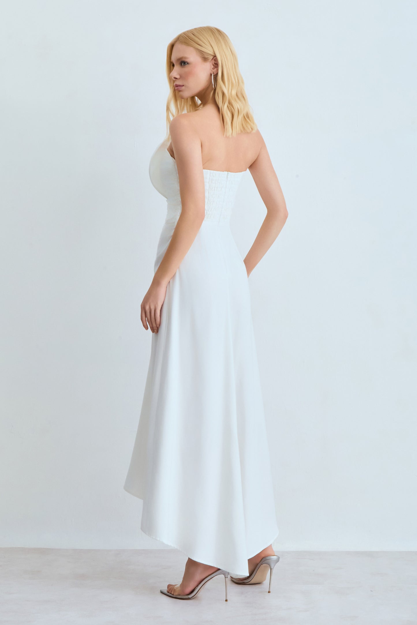 VESTIDO MIDI DECOTE ASSIMETRICO ESTRUTURADO OFF WHITE