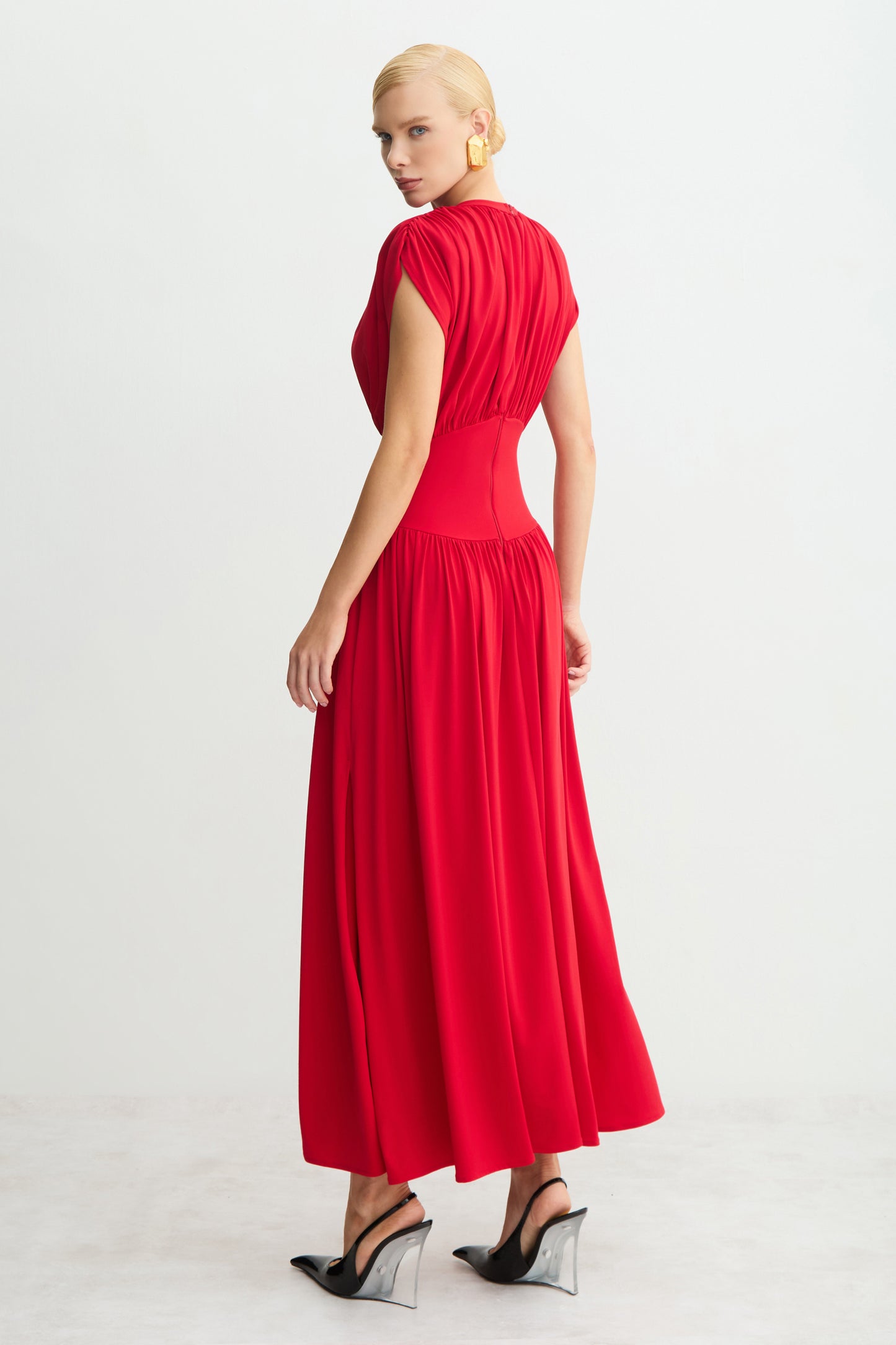 VESTIDO MIDI MANGA CURTA COS AMPLO COM SAIA FLUIDA VERMELHO