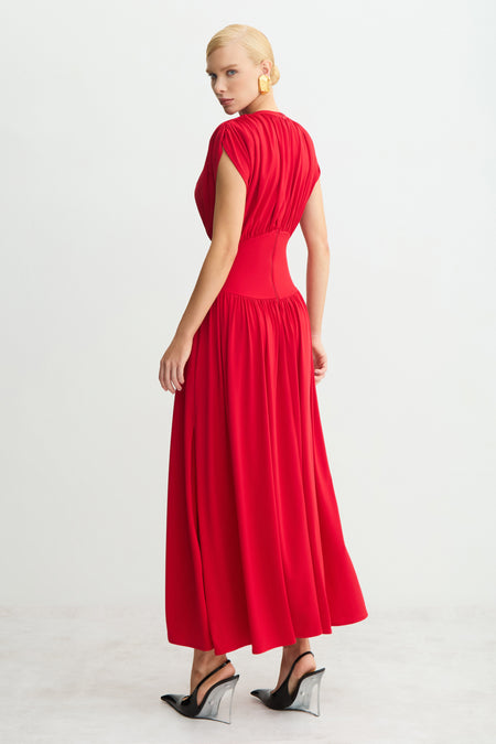 VESTIDO MIDI MANGA CURTA COS AMPLO COM SAIA FLUIDA VERMELHO