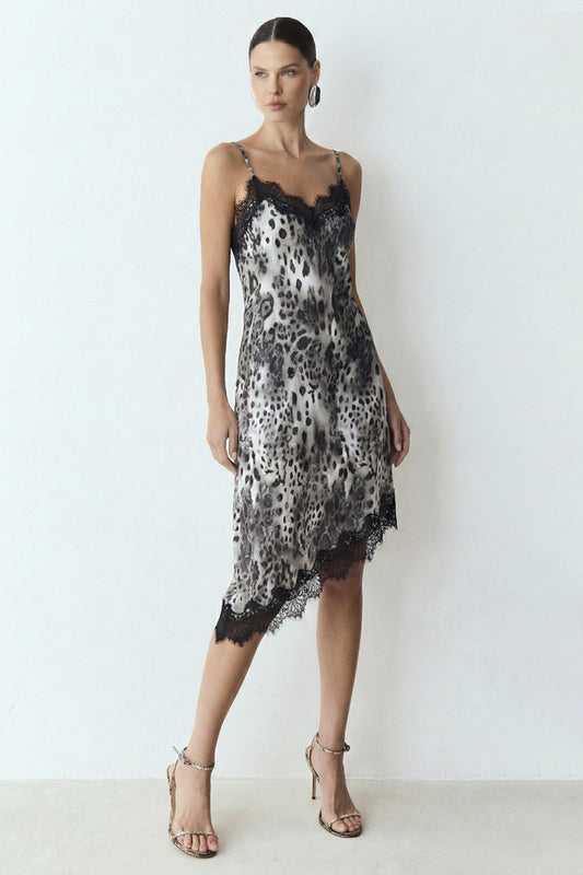 VESTIDO MIDI RENDA DECOTE E BARRA ASSIMETRICA ESTAMPA ONCA