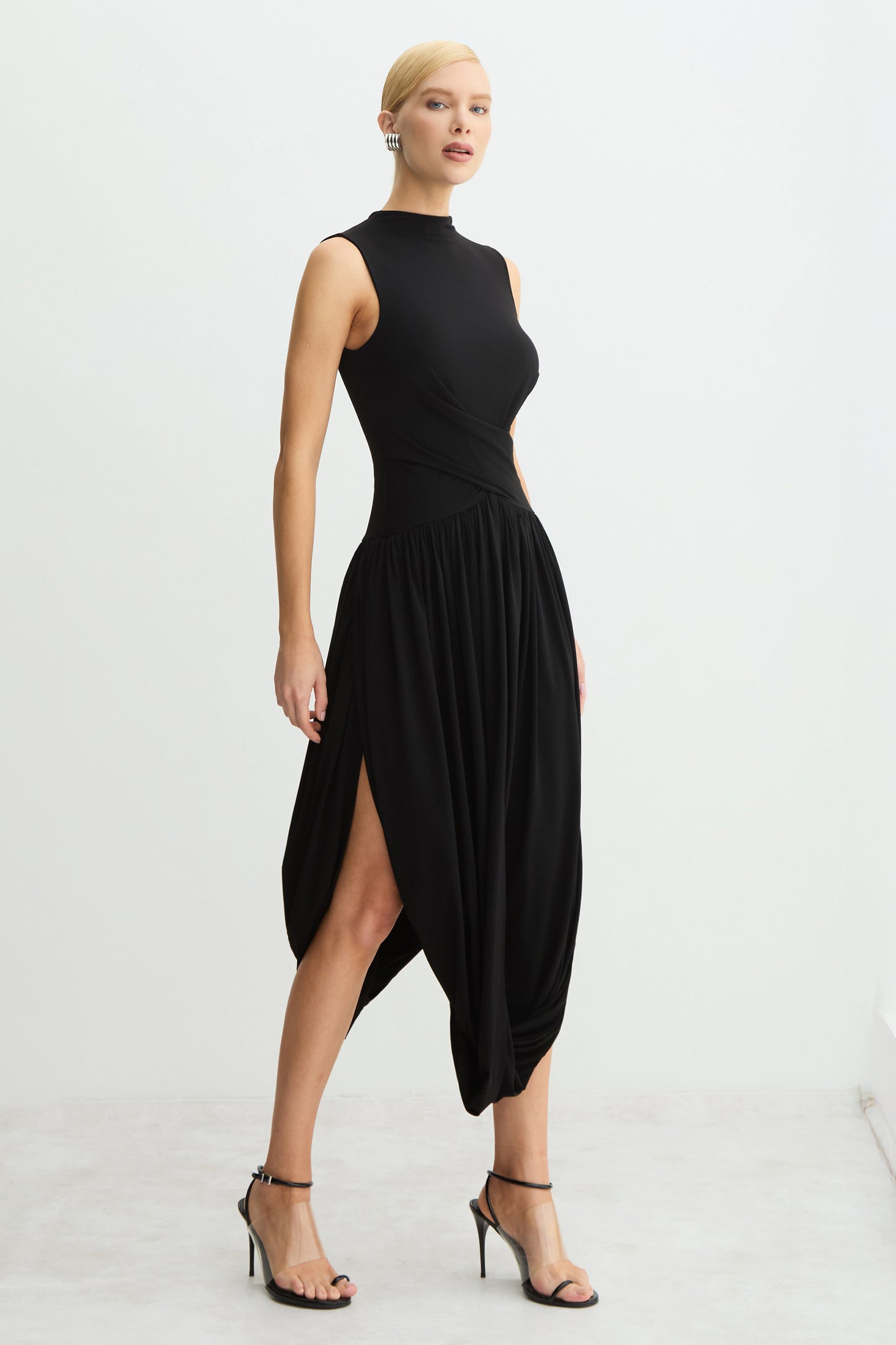 VESTIDO MIDI SAIA BALONE COM TRANSPASSE E  ABERTURA PRETO