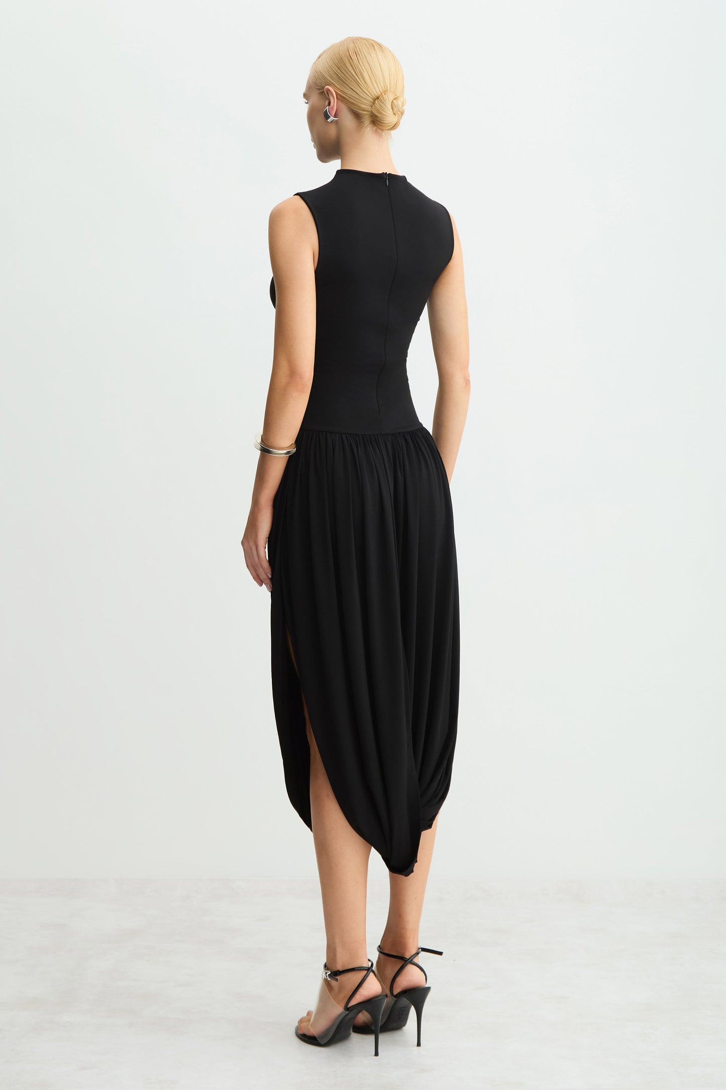 VESTIDO MIDI SAIA BALONE COM TRANSPASSE E  ABERTURA PRETO