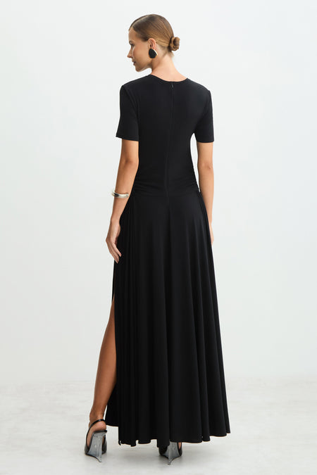 VESTIDO MIDI ALONGADO ABERTURA COM FRANZIDO LATERAL PRETO