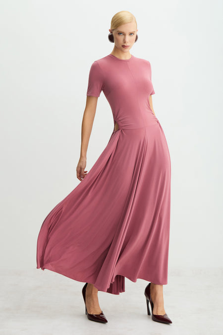 VESTIDO MIDI ALONGADO ABERTURA COM FRANZIDO LATERAL UVA