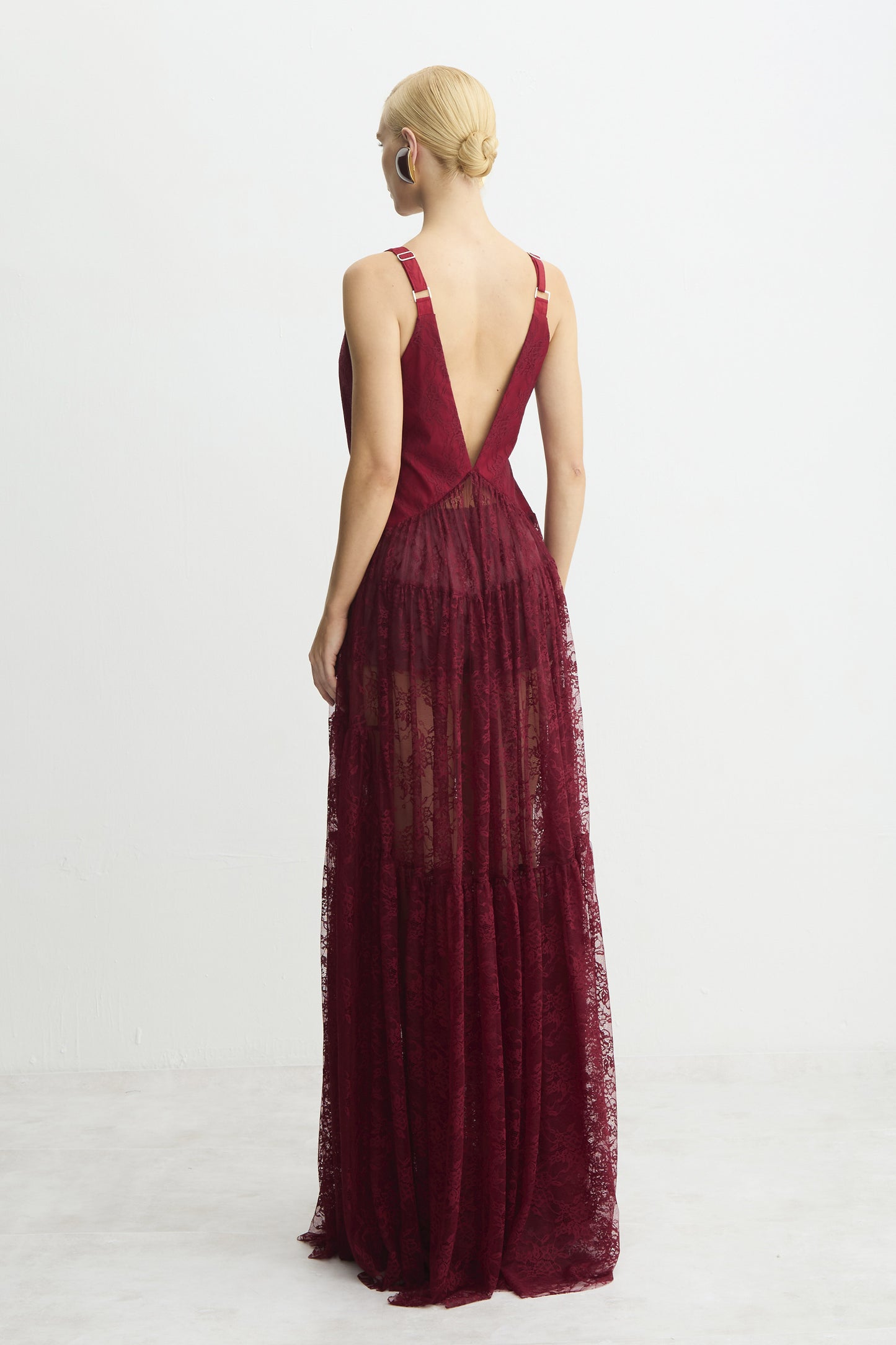 VESTIDO LONGO ALCAS LARGAS COM DECOTE V EM RENDA VINHO