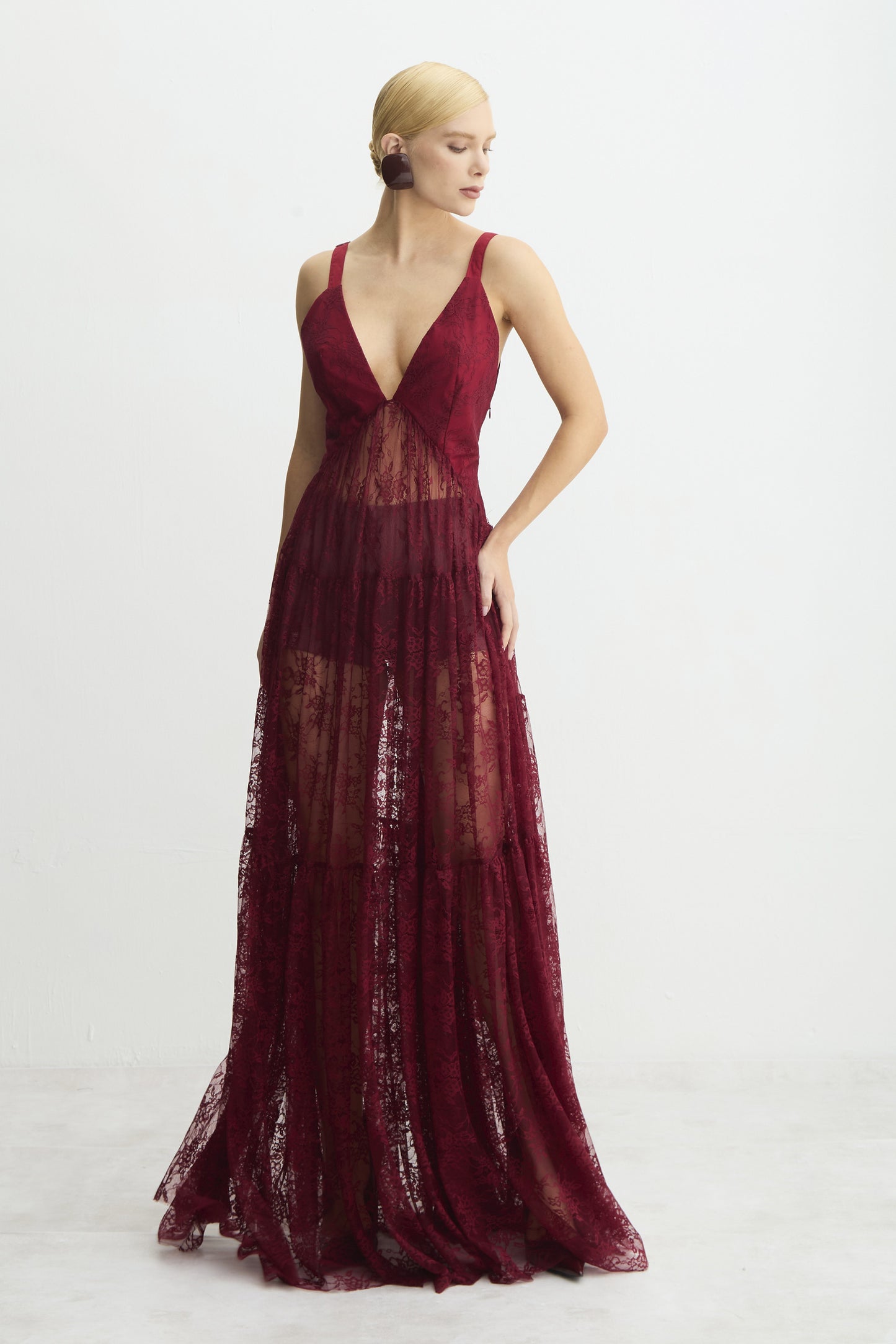 VESTIDO LONGO ALCAS LARGAS COM DECOTE V EM RENDA VINHO