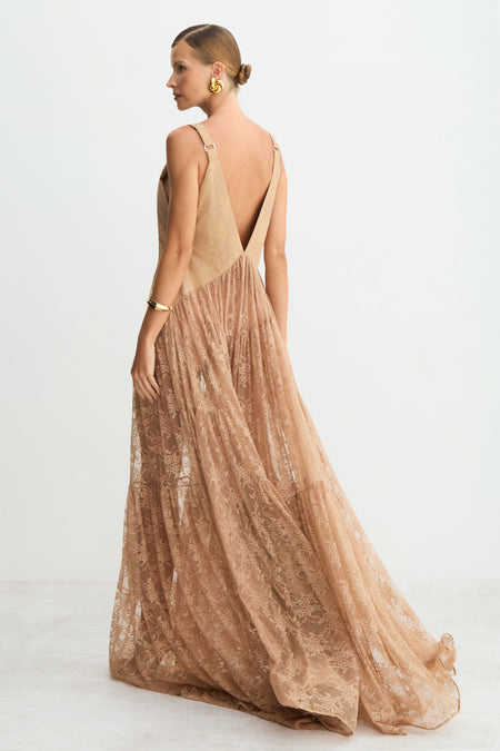 VESTIDO LONGO ALCAS LARGAS COM DECOTE V EM RENDA MOCHA MOUSSE