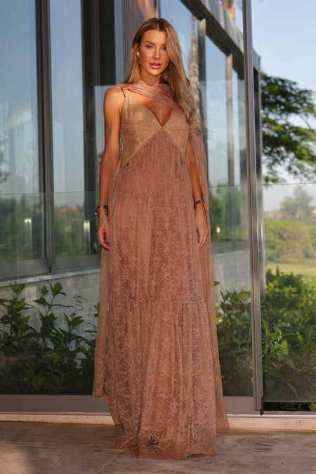 VESTIDO LONGO ALCAS LARGAS COM DECOTE V EM RENDA MOCHA MOUSSE