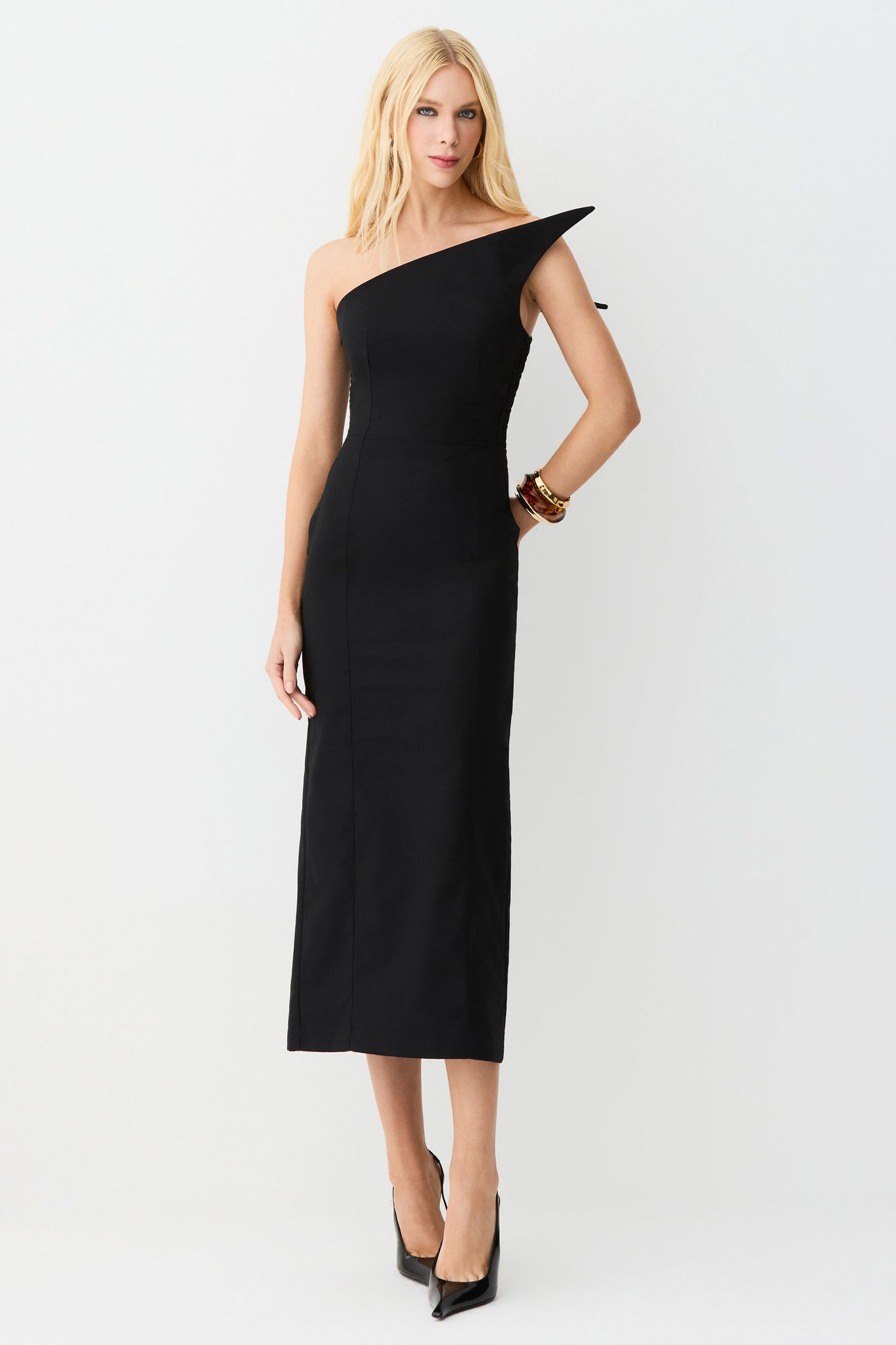 VESTIDO MIDI RECORTE ASSIMETRICO ESTRUTURADO DECOTE PRETO