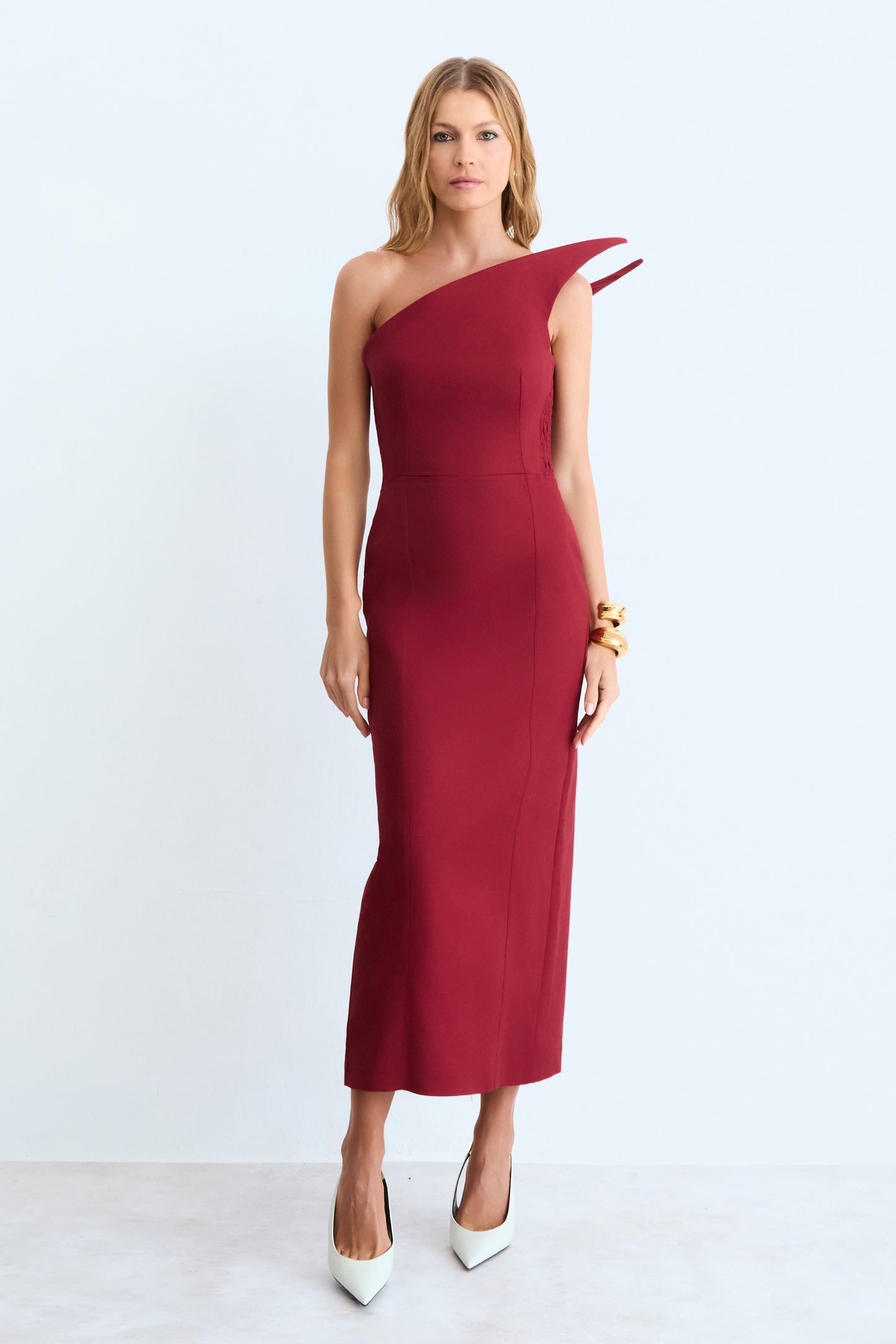 VESTIDO MIDI RECORTE ASSIMETRICO ESTRUTURADO DECOTE VERMELHO CEREJA